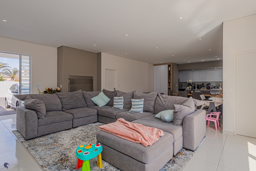 6 Bedroom Property for Sale in Country Club Western Cape